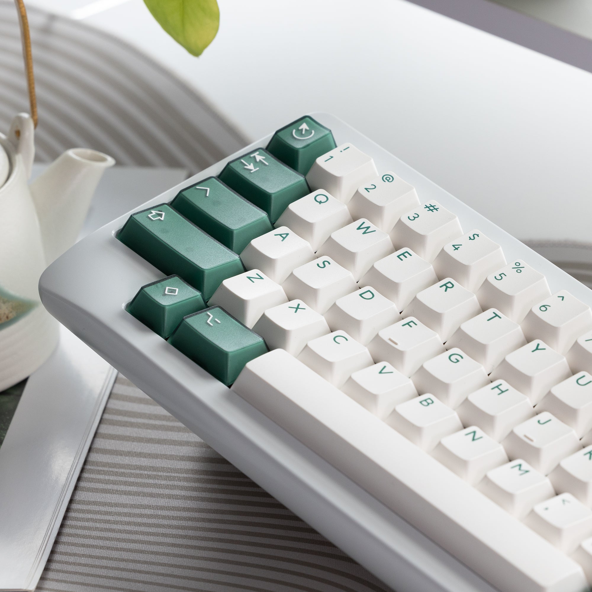 KBDfans Ready to use Agar wired hotswap version with PBTfans TransGreen 5